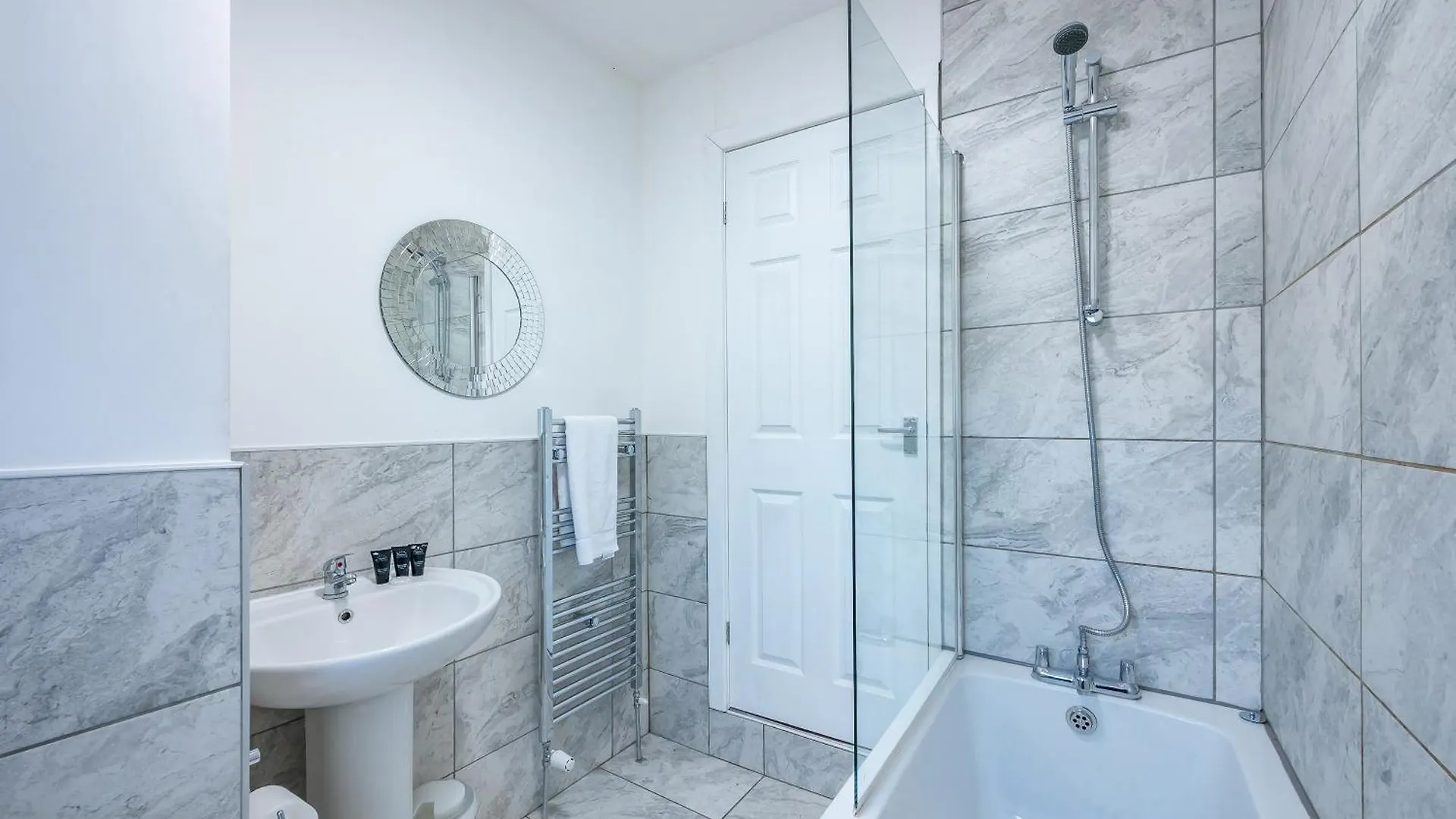 *Rb60Gp* For Your Most Relaxed & Cosy Stay + Free Parking + Free Fast Wifi * Morley  Kwatera prywatna Morley (West Yorkshire)